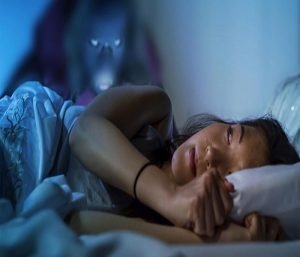 why does sleep paralysis happen